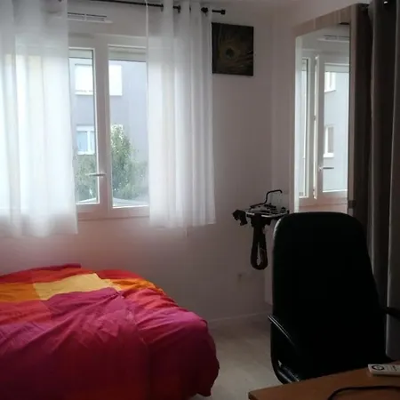 Belle Chambre Dans Une Charmante Et Grande Maison Duplex Neuve Et Bien Aeree La Verriere Exterior photo